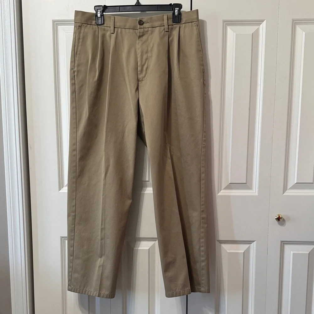 Dockers Men's Pleated Khaki Classic Fit Chinos 33x30 - Picture 3 of 7